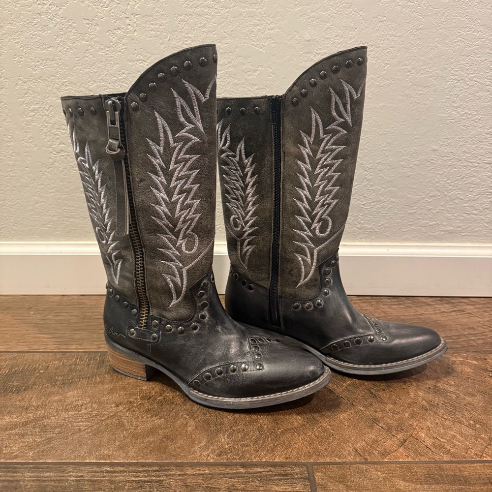 Sheryl Crow Western Cowgirl/Cowboy Boots W/Studded & Stitching Detail Size 7M